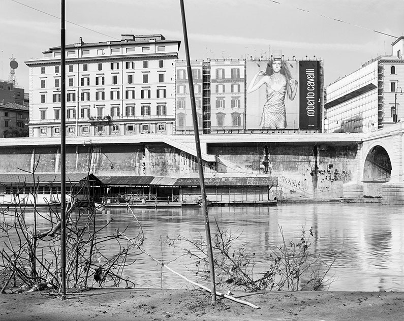 A photograph of the Tevere from John Riddy's series 'Rome'