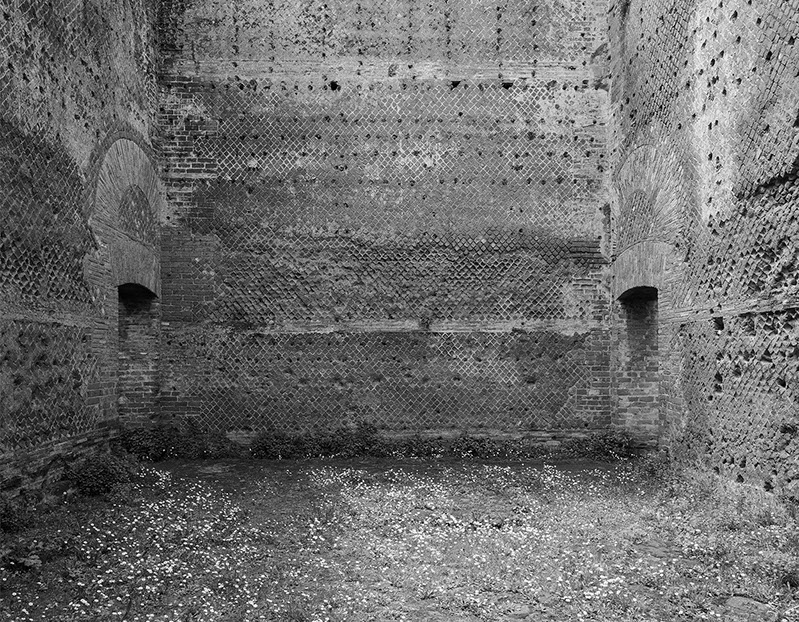 A photgraph from John Riddy's series 'Rome' of a room in the Villa Adriana